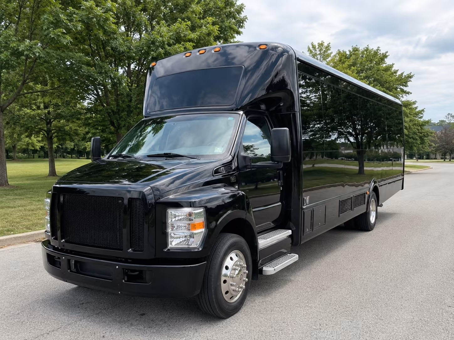airport shuttle bus service for airline groups in san diego